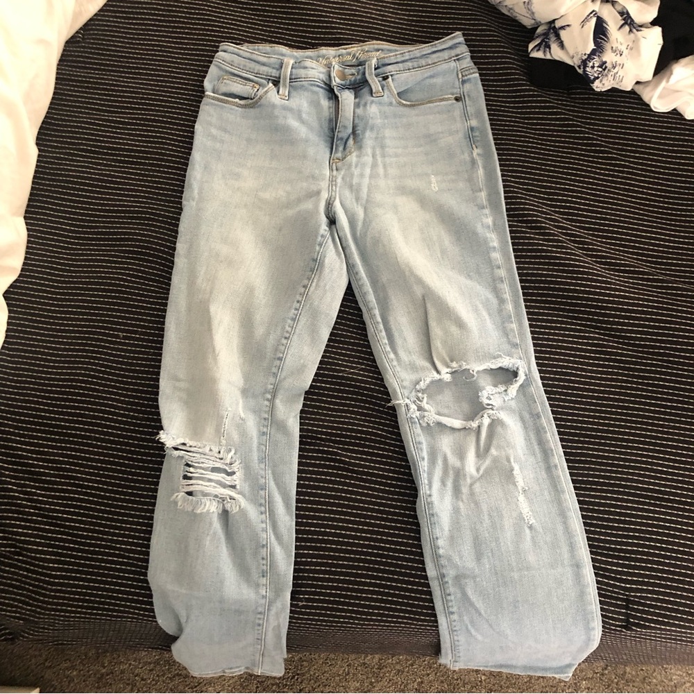 Light Wash Ripped Jeans